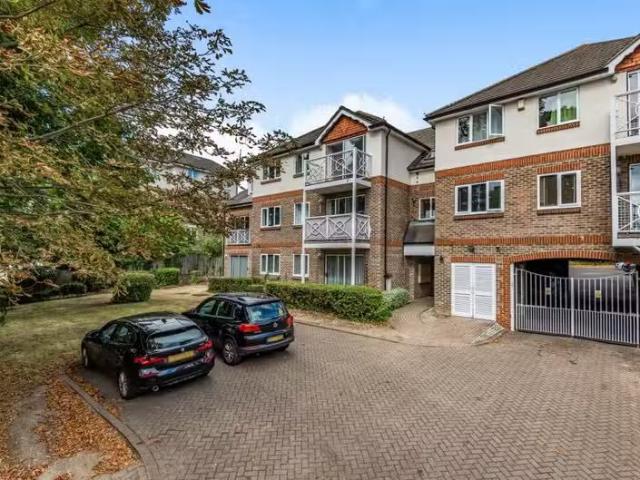 Nice 2 BA 2 bedroom flat for rent in Westmoreland Road Bromley.
