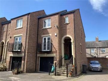 Cozy 2 BA 2 bedroom house for rent in 16 Mc Ilmoyle Way, Carli.