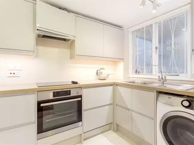Cheap 2 BA 2 bedroom property to let in 49 Elsworthy Road, Pri.