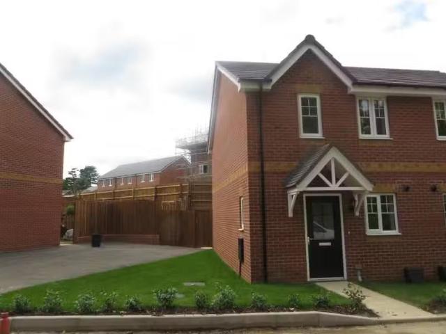 Cozy 2 BA 2 bedroom semi detached house for rent in Ken Truema.