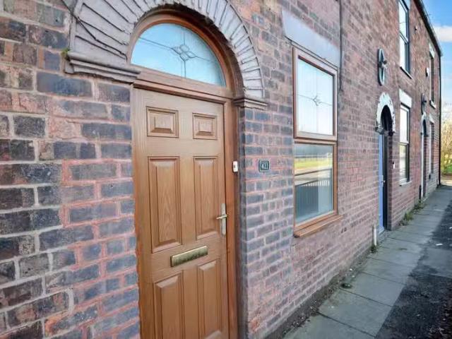 Just in! 2 BA 3 bedroom terraced house for rent in Wigan Road.