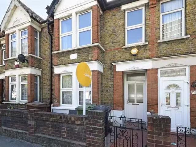 New 2 BA 3 bedroom terraced house for rent in Fulbourne Road.