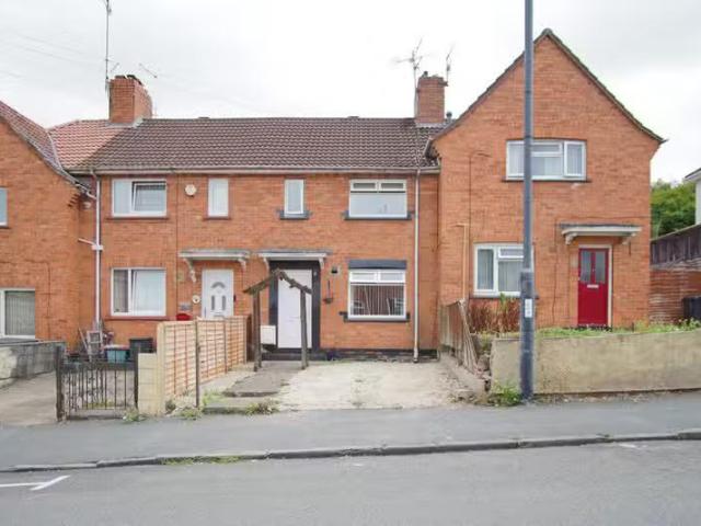 Cheap 2 BA 3 bedroom terraced house for rent in Glyn Vale, Bed.