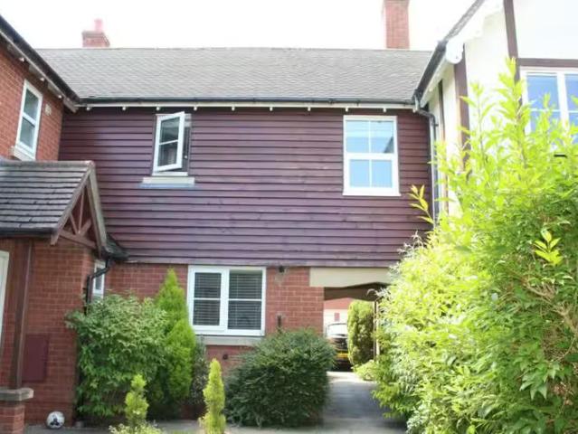 For Rent! 2 BA 3 bedroom terraced house for rent in Shelfield.