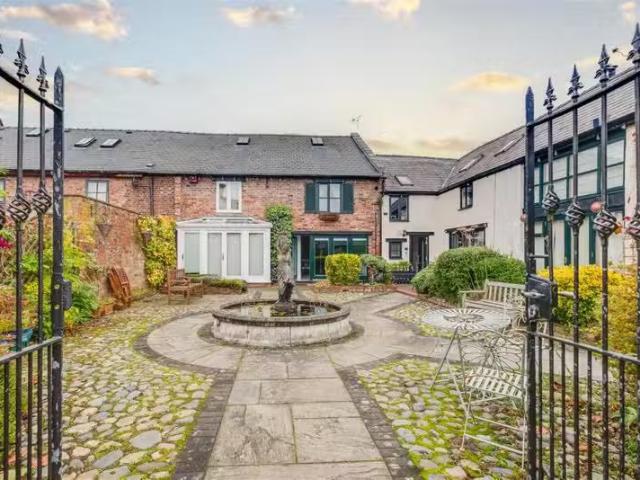 Cozy 2 BA 3 bedroom town house for rent in Old Barn Lane, Will.