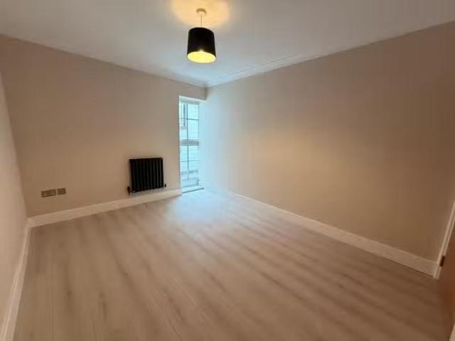 Cheap 2 BA 3 bedroom apartment for rent in Croydon Road, Kesto.