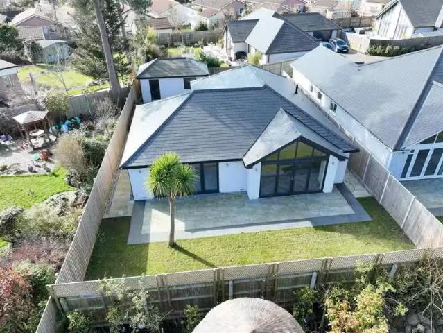 New 2 BA 3 bedroom detached bungalow for rent in The Willows.