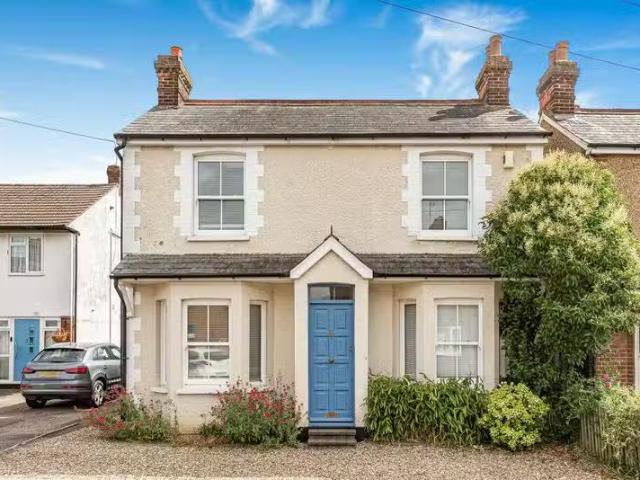 Deal! 2 BA 3 bedroom detached house for rent in Holloways Lane.