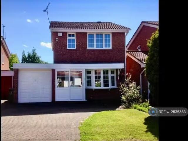 Nice 2 BA 3 bedroom detached house for rent in Moorgate Close.