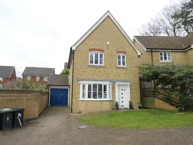 For Rent! 2 BA 3 bedroom detached house for rent in Redwood Cl.