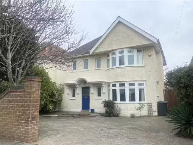 Nice 2 BA 3 bedroom detached house for rent in Southwood Avenu.