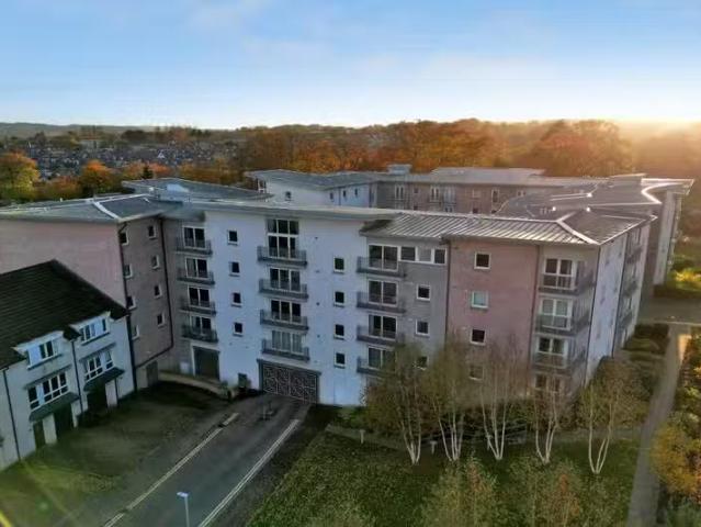 Just in! 2 BA 3 bedroom flat for rent in Rubislaw Square, Aber.