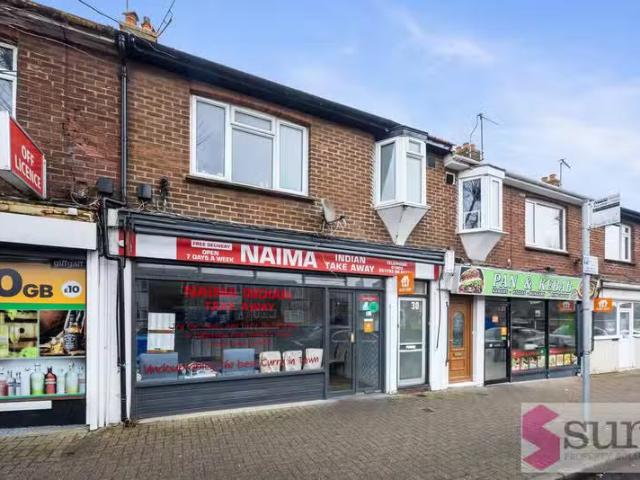 Just in! 2 BA 3 bedroom maisonette for rent in Crab Tree Lane.