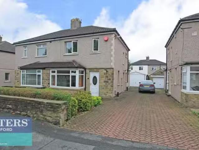 Cheap 2 BA 3 bedroom semi detached house for rent in Odsal Roa.