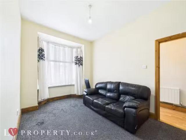 Rental! 2 BA 4 bedroom terraced house for rent in Archibald Ro.