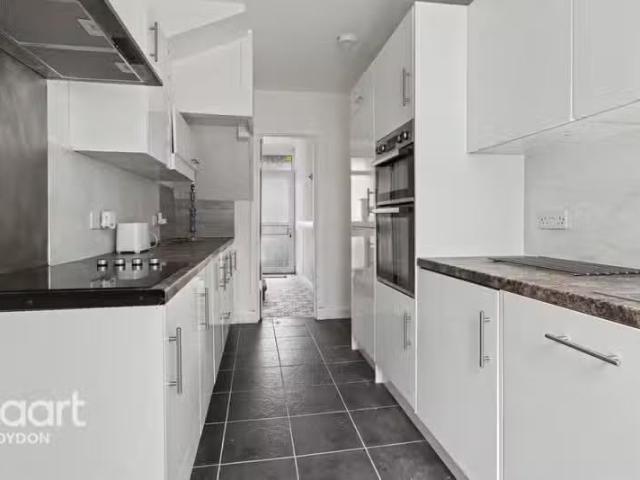 Deal! 2 BA 4 bedroom terraced house for rent in Hunter Road, T.