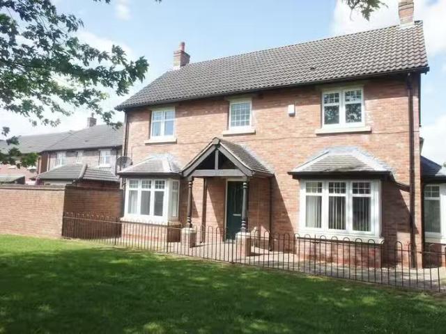 Cozy 2 BA 4 bedroom detached house for rent in Turnstone Drive.