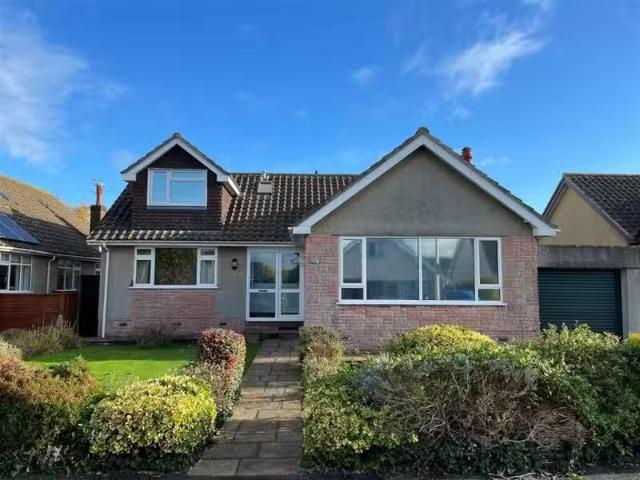 Deal! 2 BA 4 bedroom detached house for rent in Yew Tree Park.