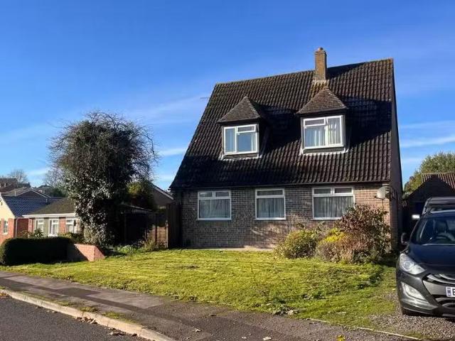 Rental! 2 BA 4 bedroom detached house for rent in Ebble Cresce.