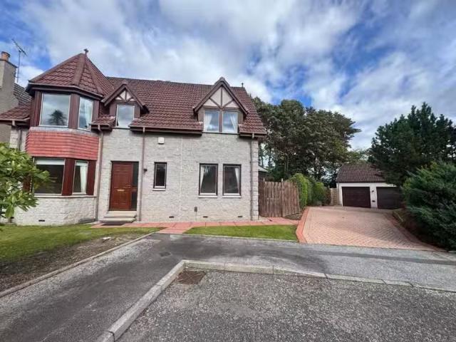 For Rent! 2 BA 4 bedroom detached house for rent in Macaulay P.