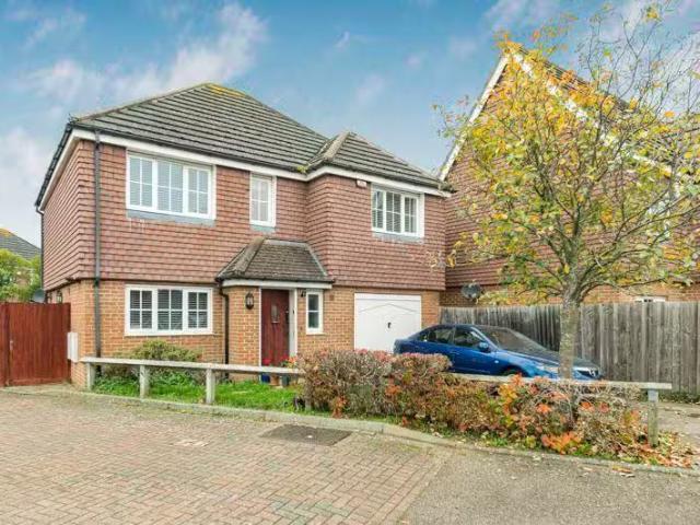 Cozy 2 BA 4 bedroom detached house for rent in Paper Mill Lane.