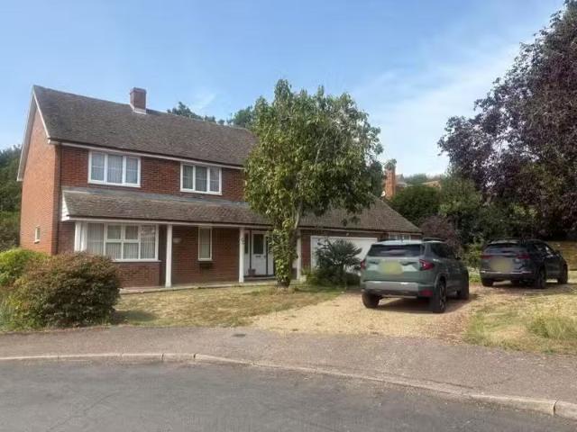 Nice 2 BA 4 bedroom detached house for rent in Rectory Meadow.
