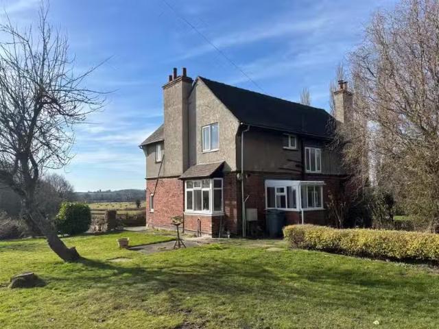 Cozy 2 BA 4 bedroom detached house for rent in Staker Lane, Mi.