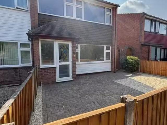 Just in! 2 BA 4 bedroom semi detached house for rent in Coral.