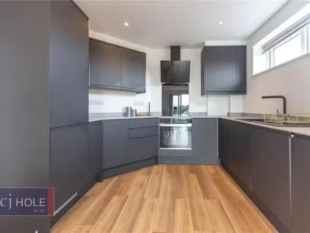 Cheap 2 BA 5 bedroom apartment for rent in Filton Avenue, Horf.