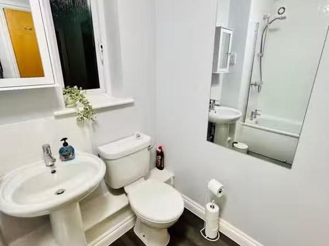 For Rent! 2 BA 5 bedroom house for rent in Greenbank Road, Bri.