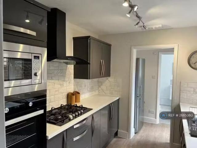 Charming 2 BA 5 bedroom semi detached house for rent in Lawn R.