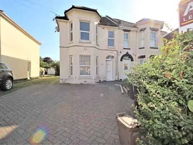 Cheap 2 BA 6 bedroom house for rent in Stewart Road, Charminst.