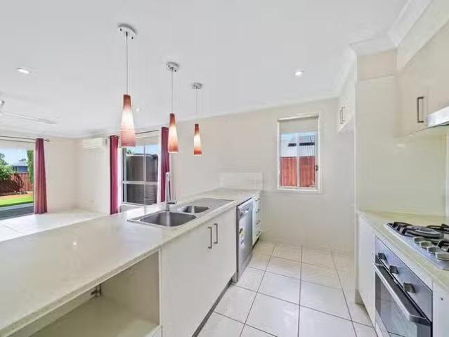 Unique 2 Balmain Street, Heathwood, QLD 4110