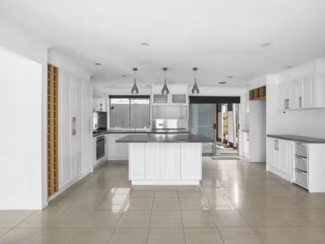 Nice 2 Bateman Grove, Hampton Park VIC 3976 House For Lease