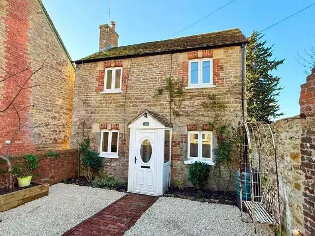 Nice 2 bedroom cottage for rent in Flingers Lane, Wincanton, S.