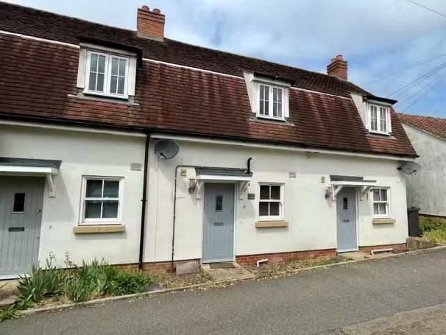 Cozy 2 bedroom cottage for rent in Manfield, Halstead, Esinter.
