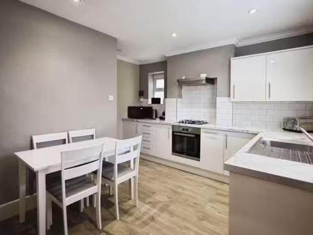 For Rent! 2 bedroom character property for rent in Woodside Ro.