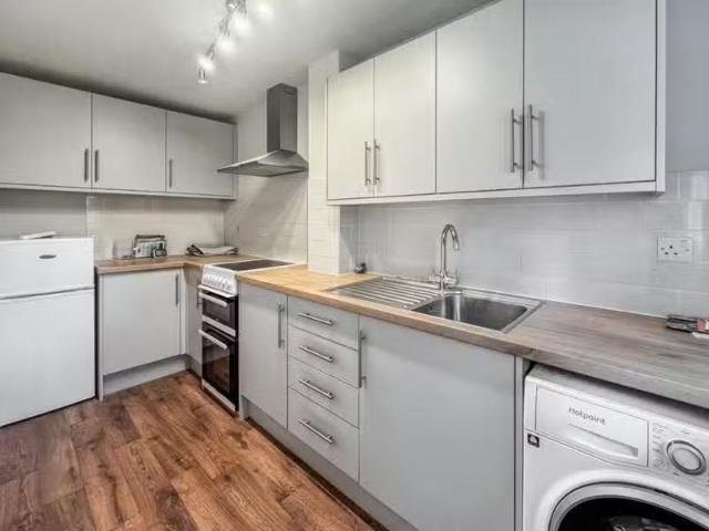 Unique 2 bedroom cluster house for rent in Morden Road, Papwor.