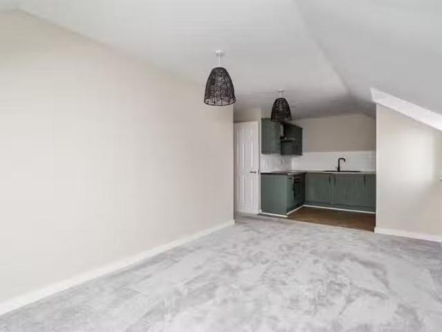 Nice 2 bedroom apartment for rent in Main Street, partens Heat.