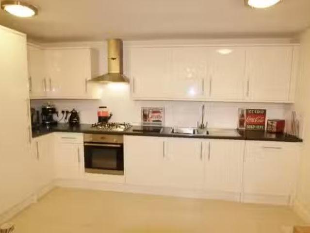Nice 2 bedroom apartment for rent in Monks Orchard Road, Becke.