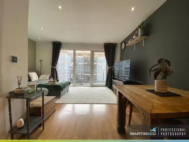 Cozy 2 bedroom apartment for rent in Cambria, Watkiss Way, Car.