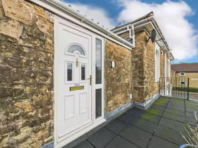 Just in! 2 bedroom apartment for rent in High Street, Portishe.