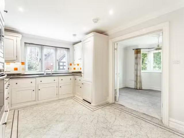 Nice 2 bedroom apartment for rent in Luton Road, Harpenden, He.