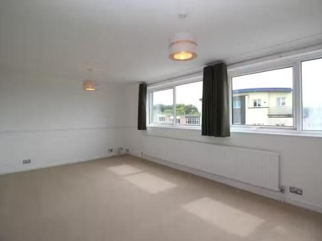 Charming 2 bedroom apartment for rent in Radford Court, CM12