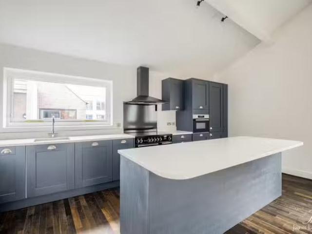 Unique 2 bedroom apartment for rent in Reliance Works, 42 Keny.