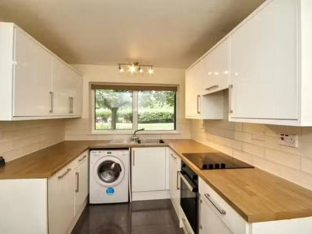 Cheap 2 bedroom apartment for rent in Sherbourne Close, Cambri.