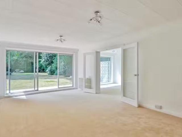 Charming 2 bedroom apartment for rent in The Avenue, Branksome.