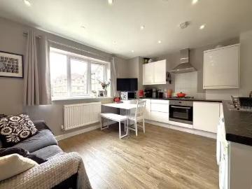 Deal! 2 bedroom apartment for rent in Watts Court, Priory Stre.