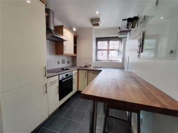 For Rent! 2 bedroom apartment for rent in 43 George Street, Bi.
