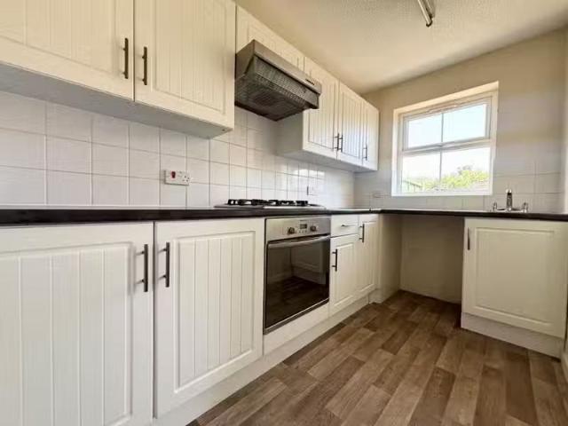 Charming 2 bedroom end of terrace house for rent in 32 Abbey M.